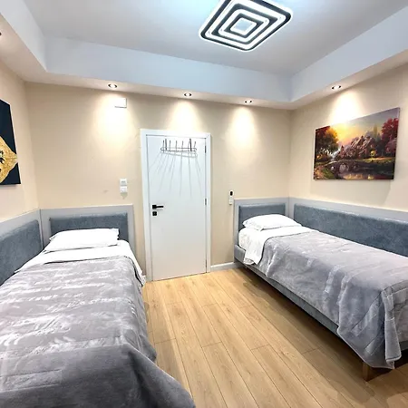 Prime Location - Shared Bath 招待所 *