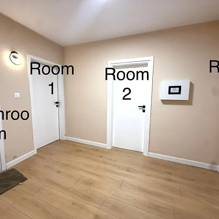 Prime Location - Shared Bath 招待所 *