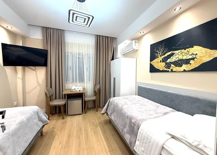 Prime Location - Shared Bath Penzion Tirana