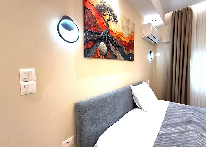 Prime Location - Shared Bath * 地拉那