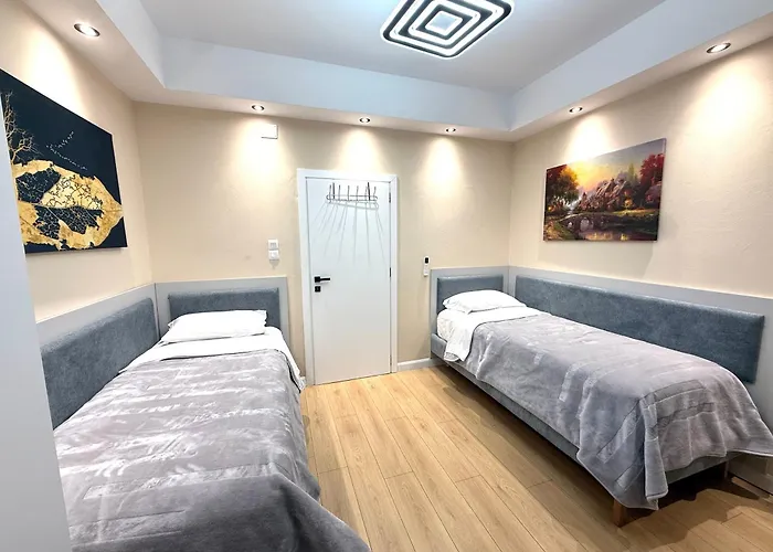 Prime Location - Shared Bath 招待所 *