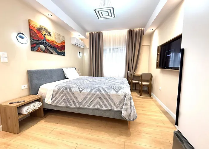 Prime Location - Shared Bath 地拉那