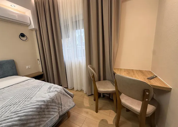 Prime Location - Shared Bath 招待所 *