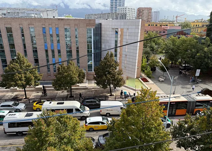 Prime Location - Shared Bath 招待所 *