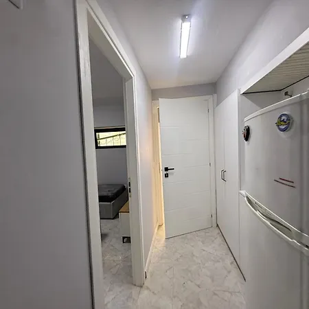 Prime Location - Shared Bath * Tirana