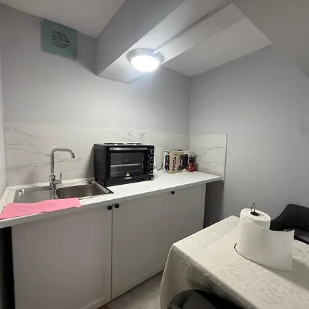 Pensión Prime Location - Shared Bath Tirana