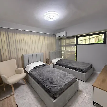 Prime Location - Shared Bath Tirana